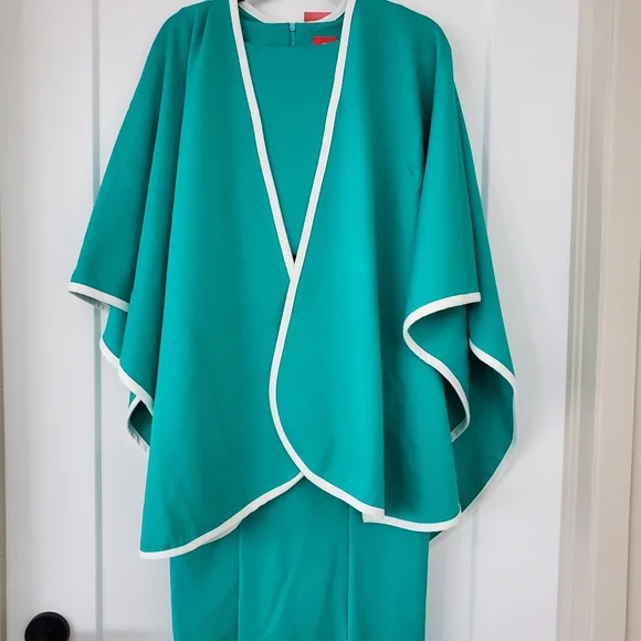 Elegant Teal Sleeveless Dress With Cape - Picture 5 of 6